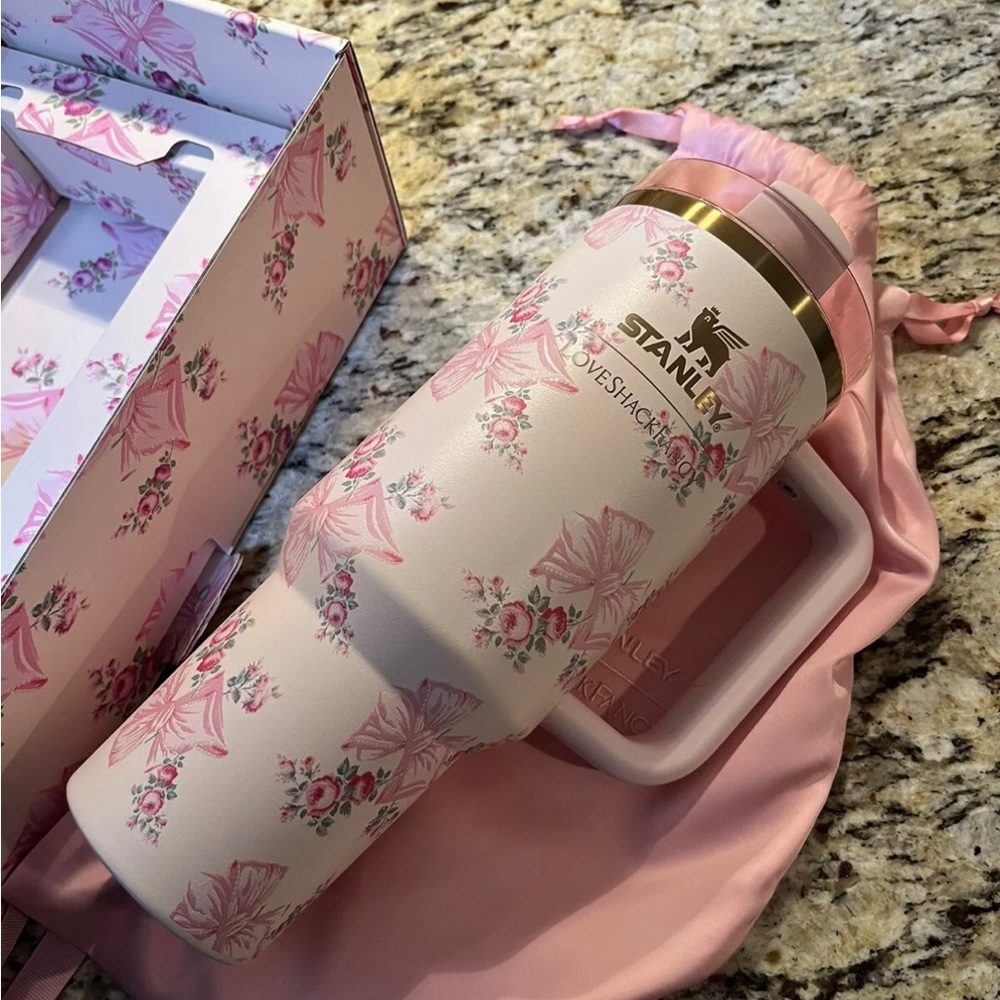 Stanley x LoveShackFancy 40oz Rosa beaux pink
Brand nee